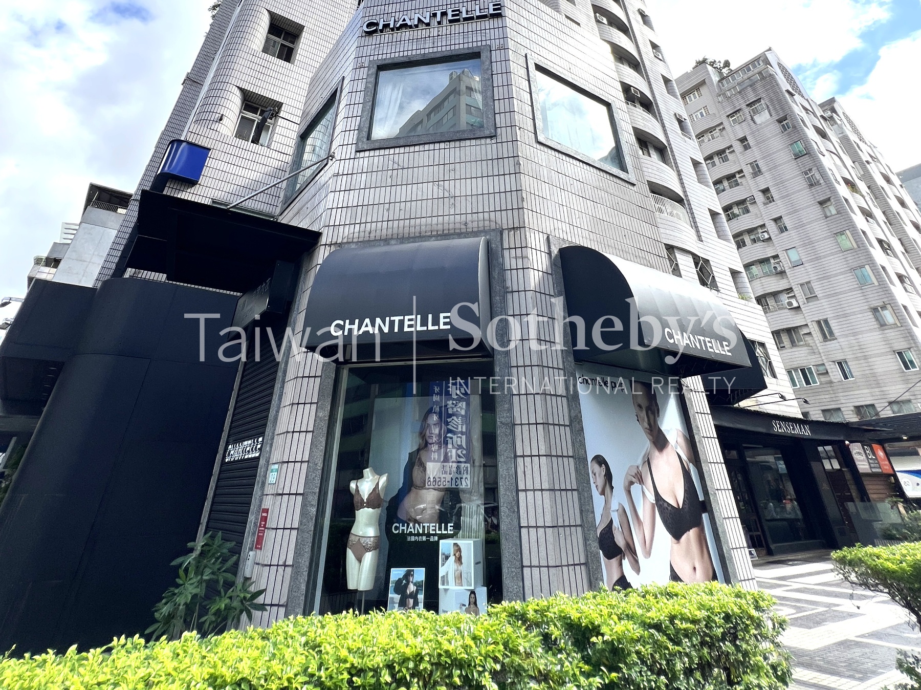 明曜精品三角窗店面