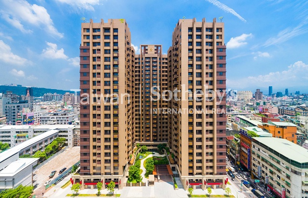 永鼎帝京層峰河景樓中樓C棟建物外觀