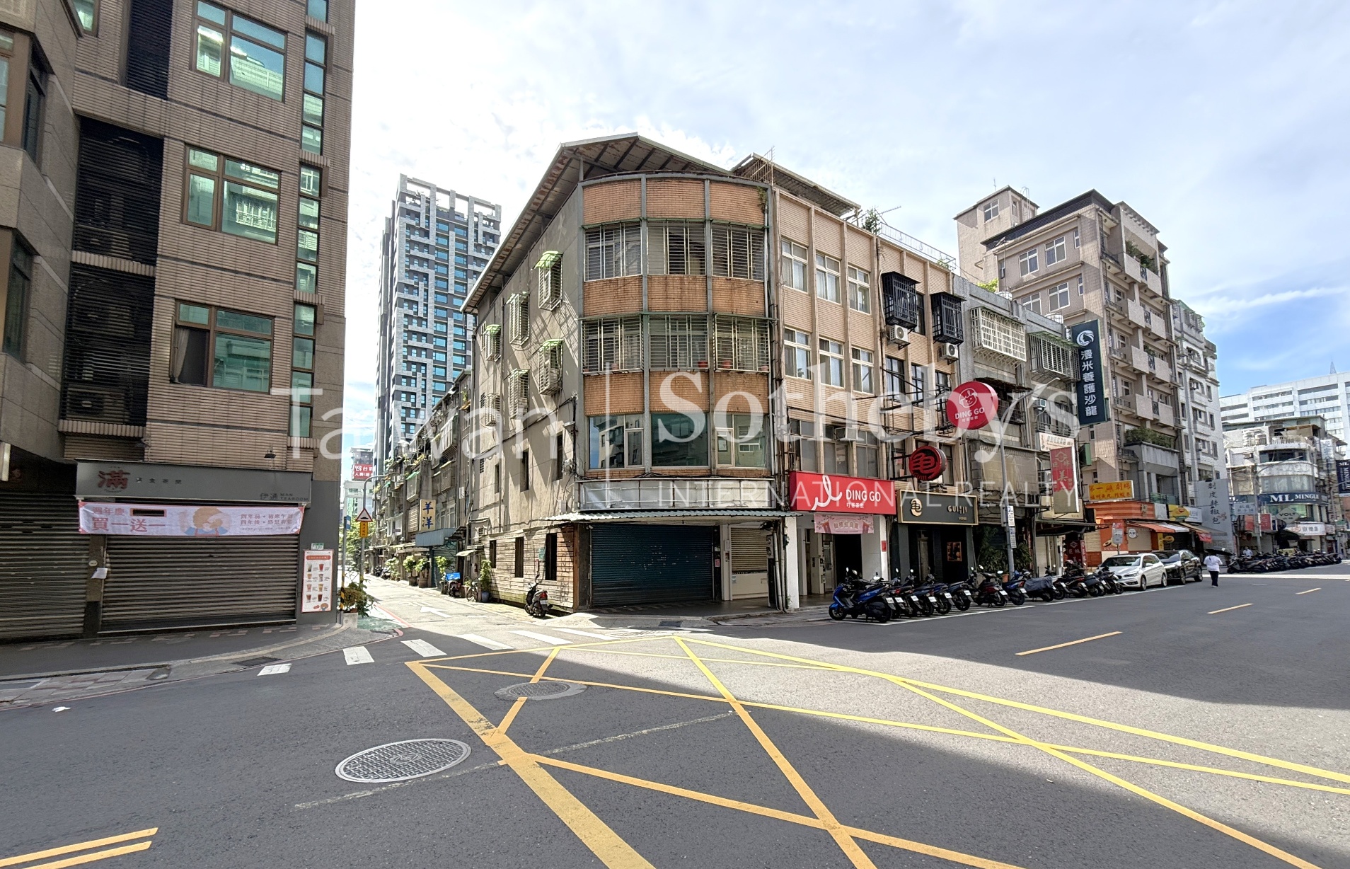 伊通街角間透天建物外觀