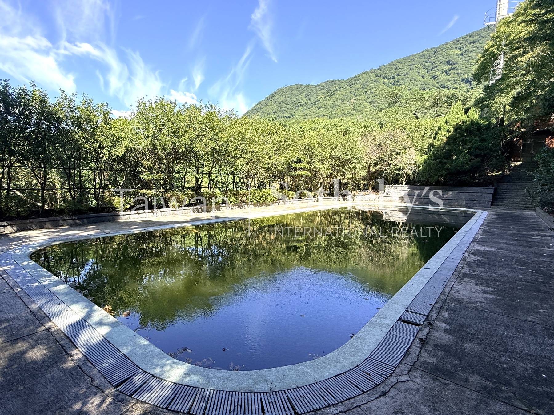 淡水小坪頂千坪秘境泳池別墅泳池