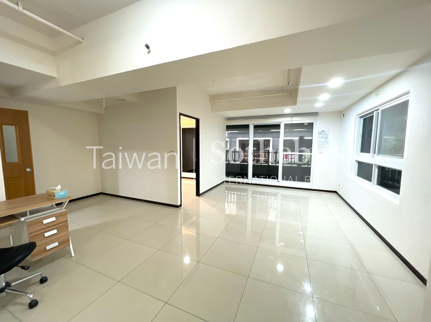 新樹路超級城市黃金店住樓中樓室內照