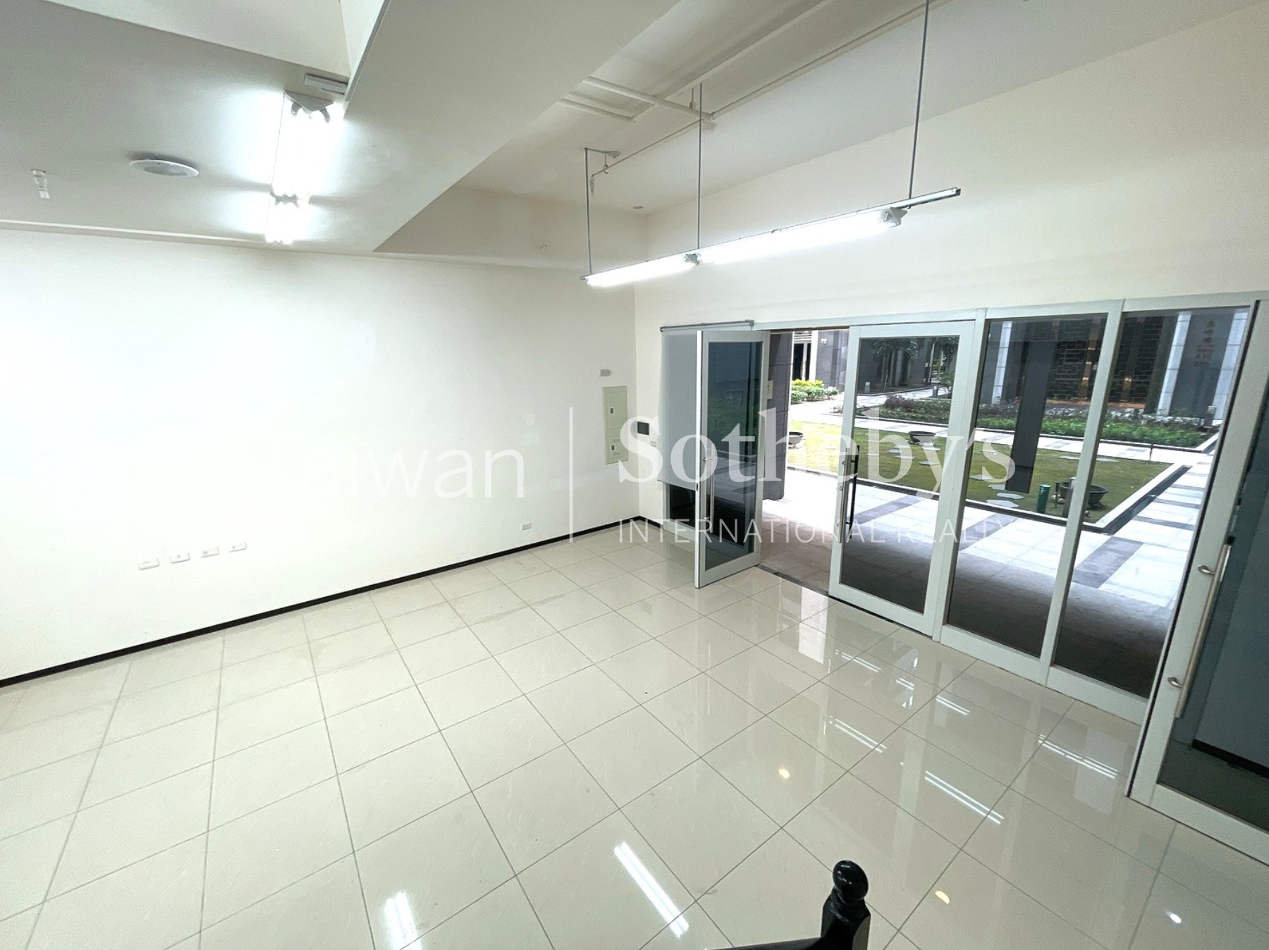 新樹路超級城市黃金店住樓中樓室內照