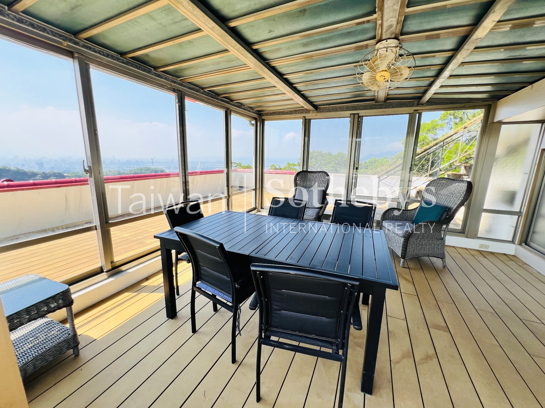 紅頂山城景觀別墅現場實景