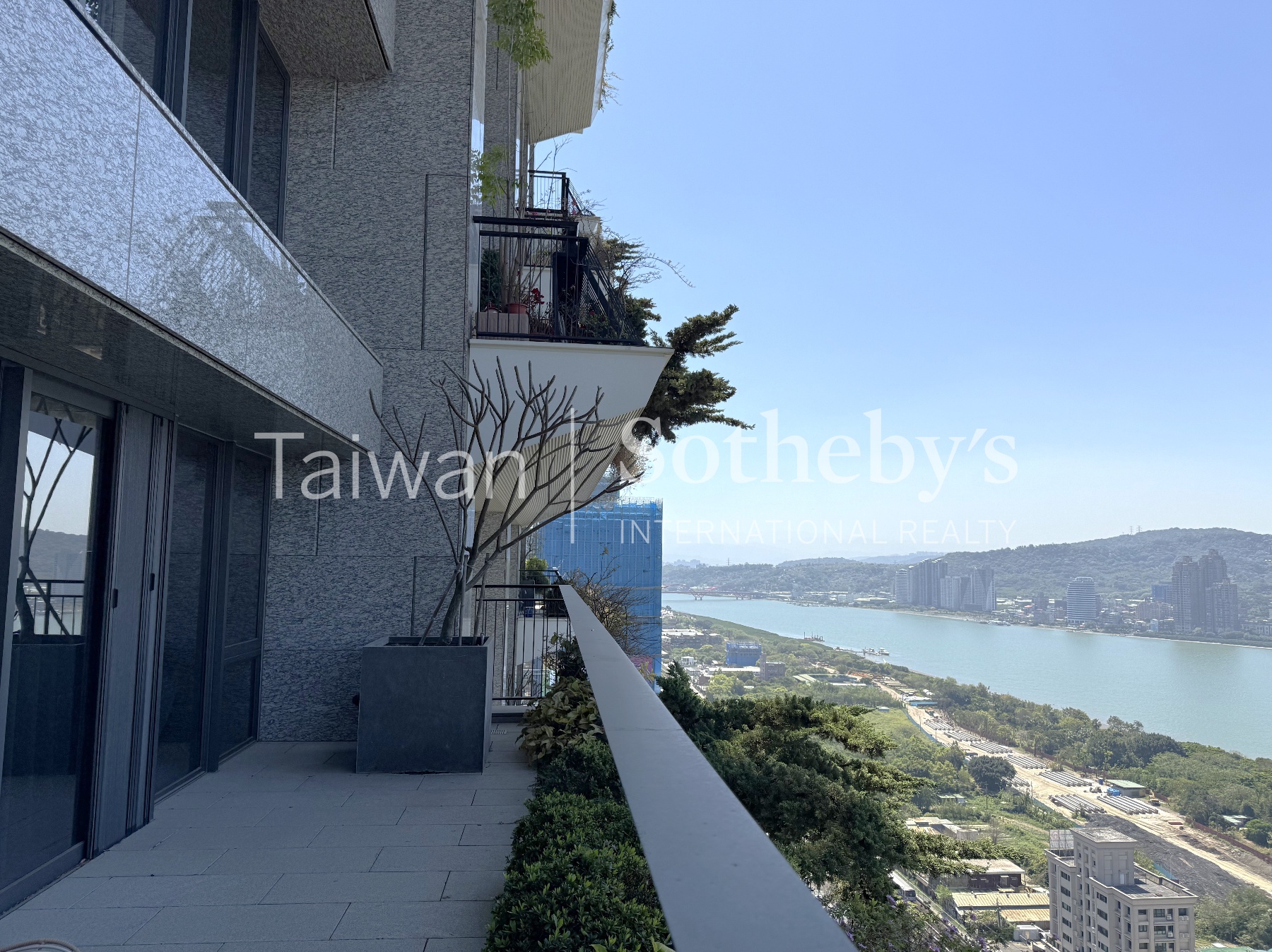 頤海大院 24 樓山河海景絕美戶景觀照