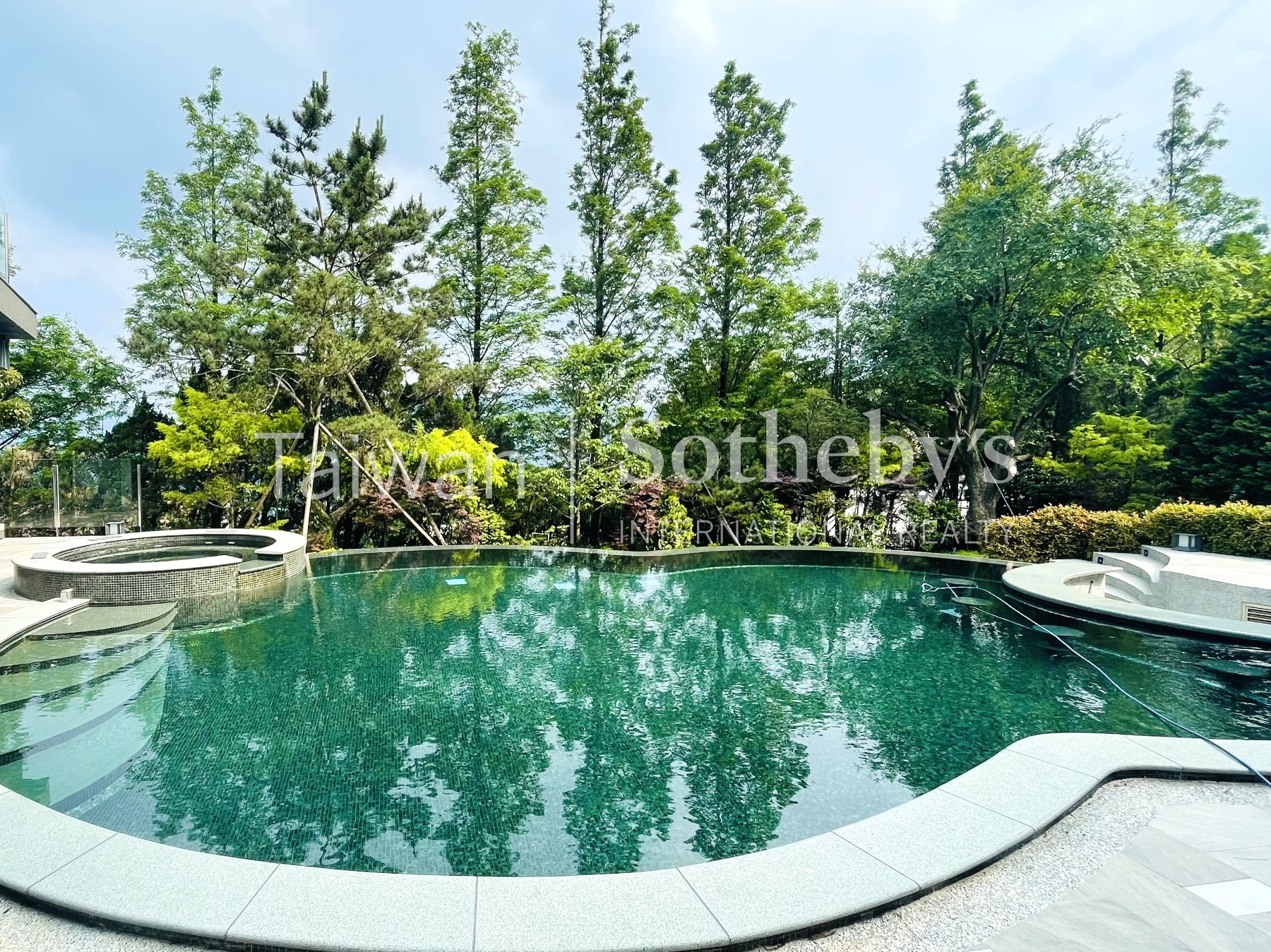 華城獨棟雲海電梯美墅泳池