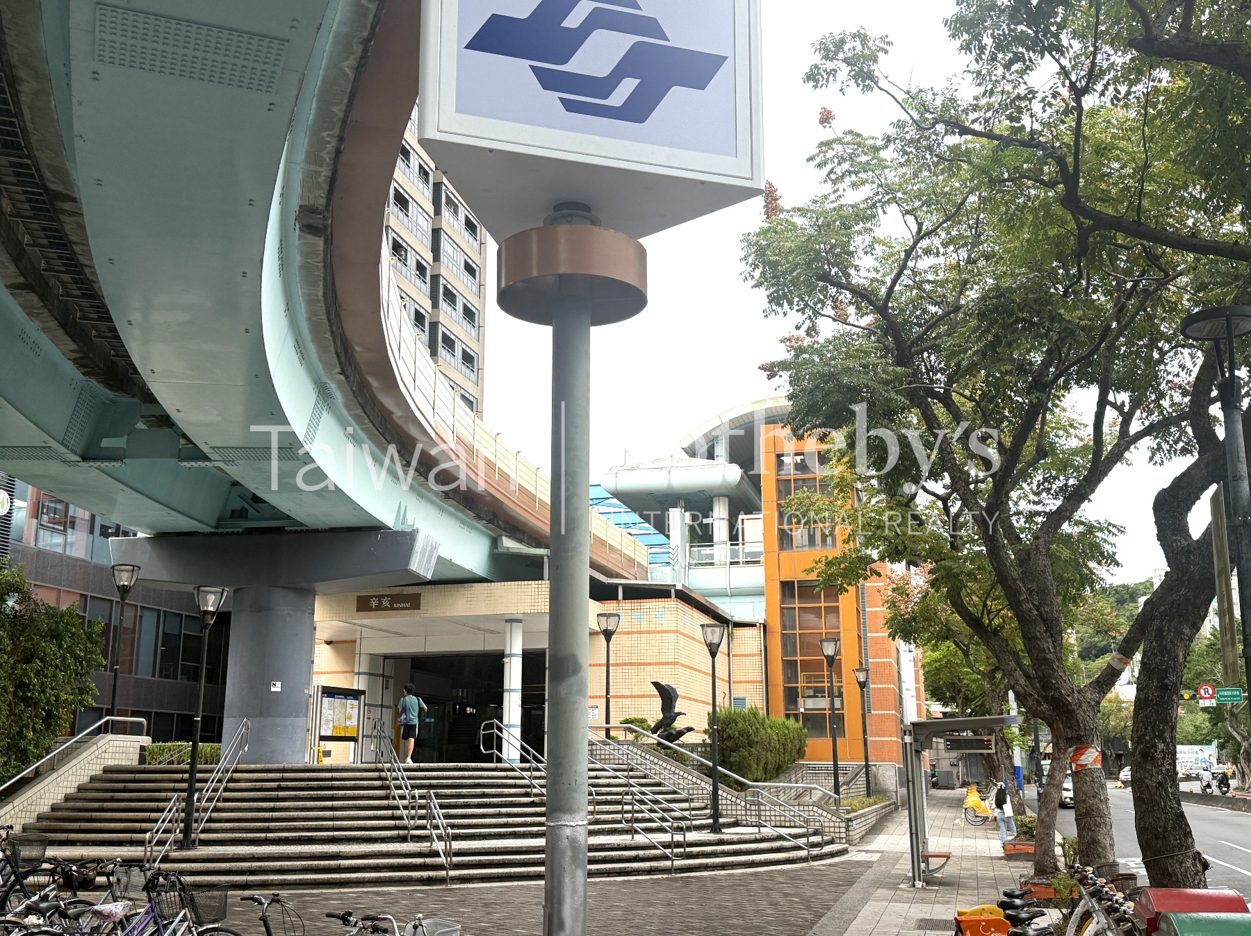 辛亥捷運站三房華廈周邊環境