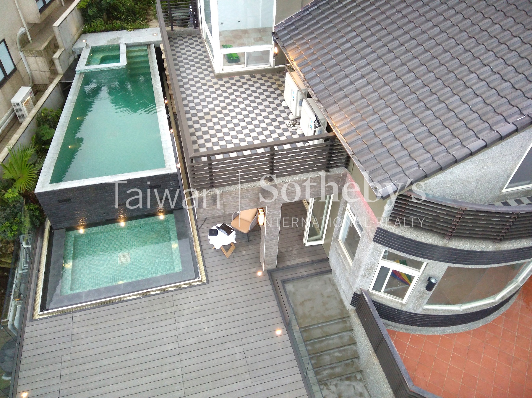 企業成功人士奢華比佛利招待會館建物外觀