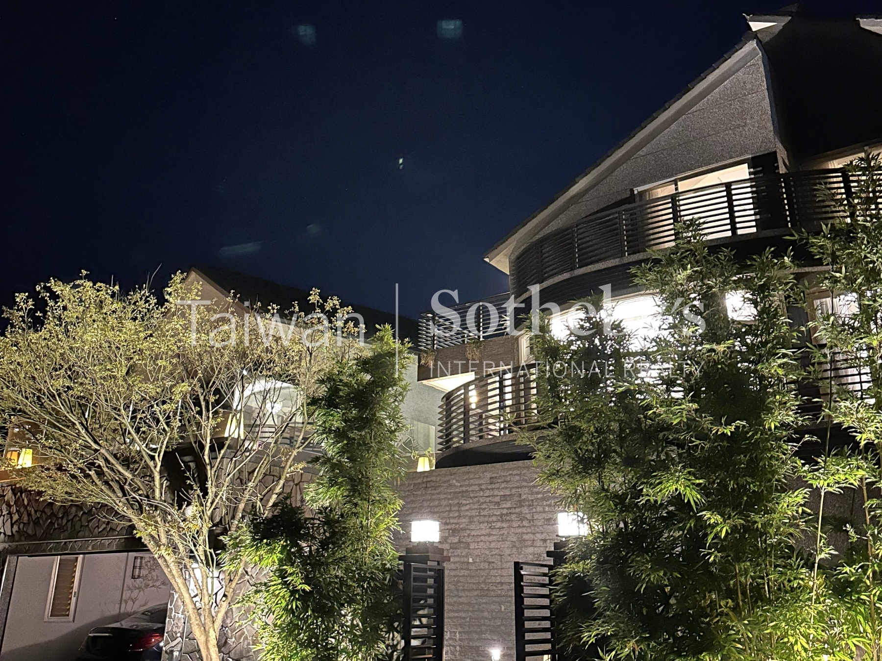 企業成功人士奢華比佛利招待會館建物外觀