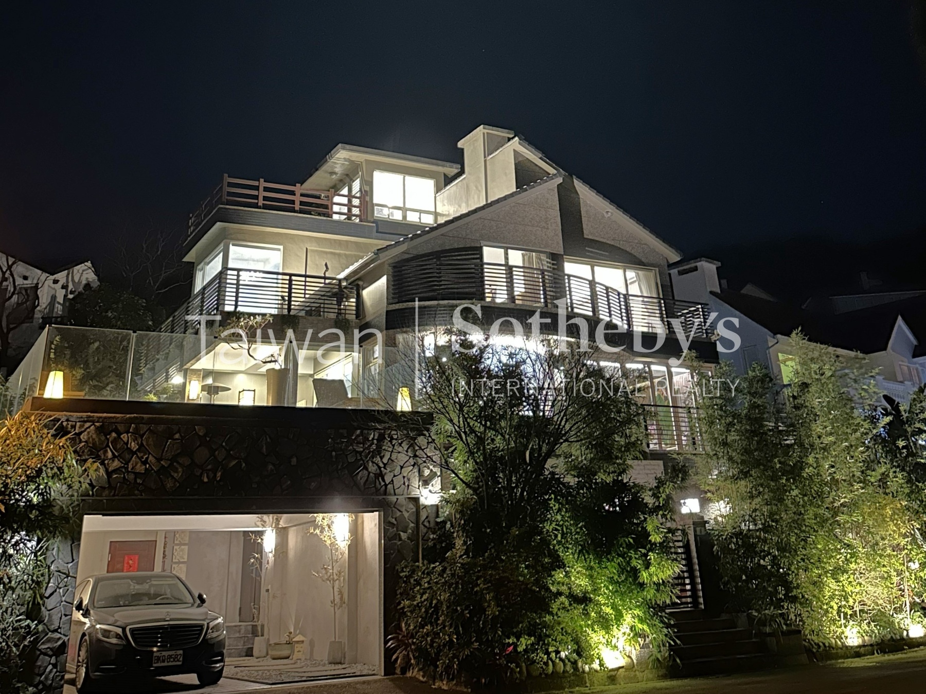 企業成功人士奢華比佛利招待會館建物外觀