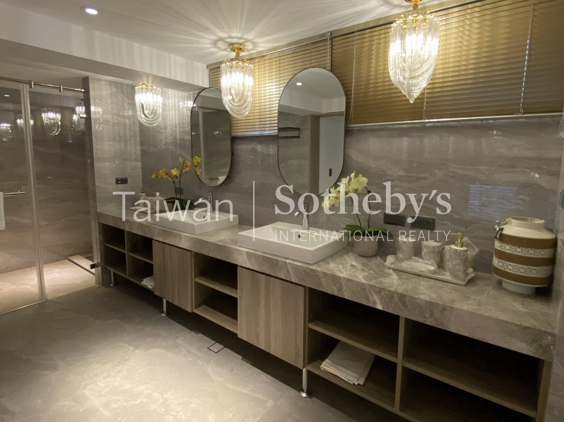 企業成功人士奢華比佛利招待會館室內照