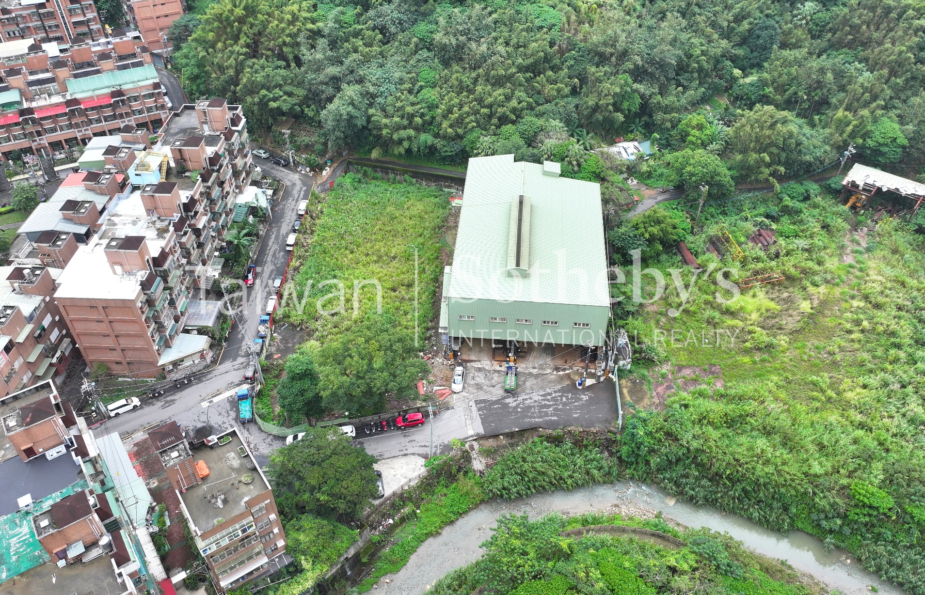 龜山漂亮大面寬丁建基地超值二字頭建物外觀